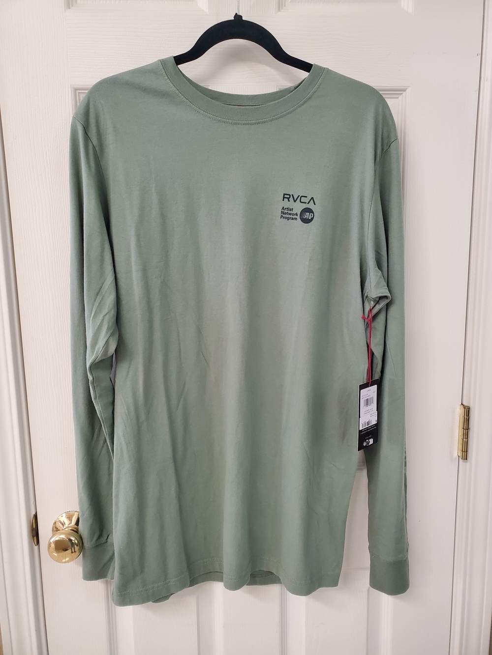 RVCA Men’s Long Sleeve Crew Tee in Sage Green